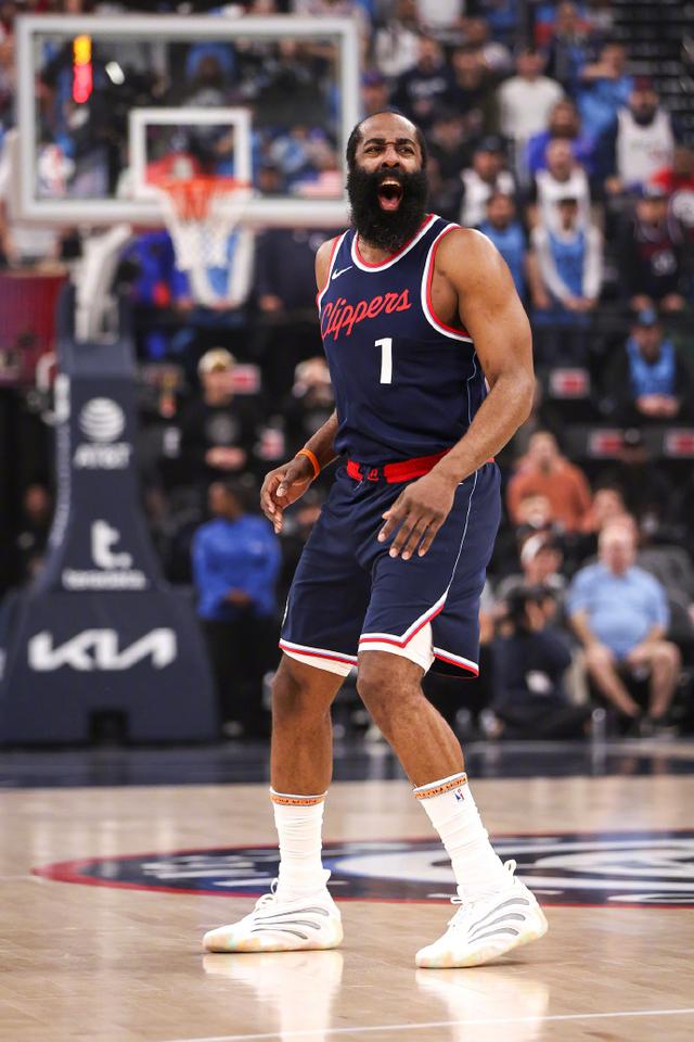 关于火箭全明星哈登高效发挥，助球队击败灰熊的信息